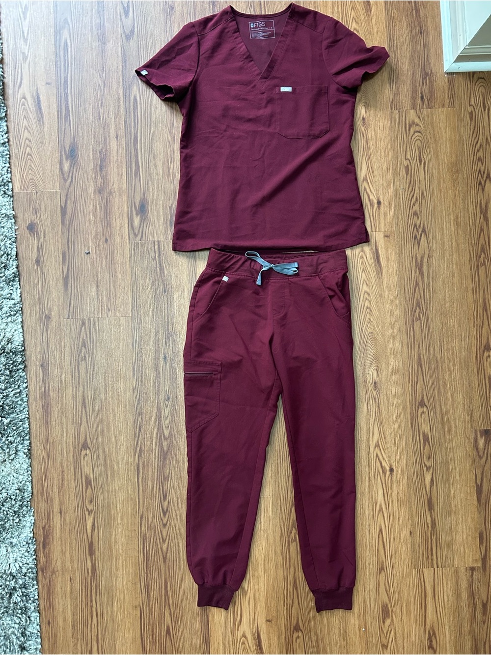 FIGS Women’s Scrub Set in Burgundy Size Small Great Condition